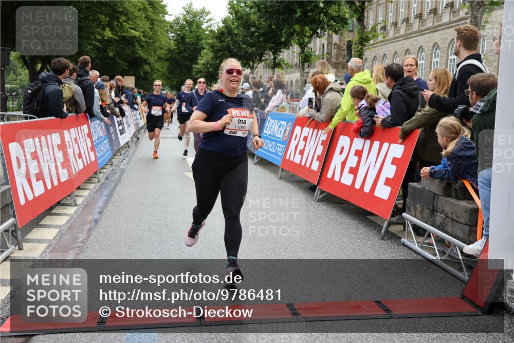 14.06.2026 - REWE Women's Run Strokosch-Dieckow http://msf.ph/oto/9786481 14.06.2026 10:07:50 Ziel 10237, 10924, 10965, 11021, 11062, 11077, 11098, 11099 meine-sportfotos.de