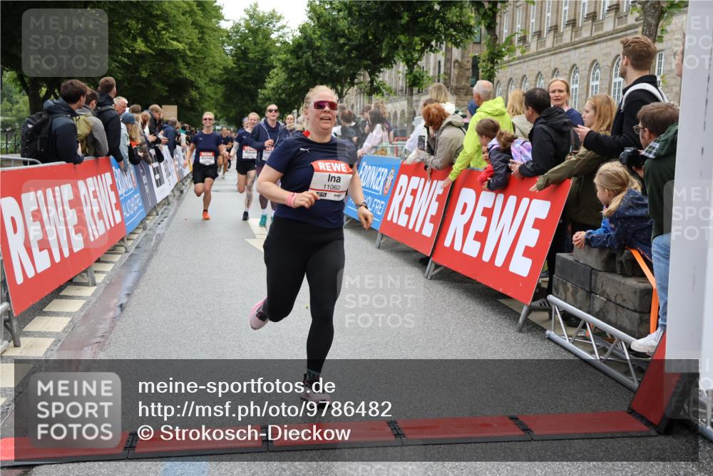 14.06.2026 - REWE Women's Run Strokosch-Dieckow http://msf.ph/oto/9786482 14.06.2026 10:07:51 Ziel 10194, 10237, 10965, 11021, 11062, 11077, 11098, 11099 meine-sportfotos.de