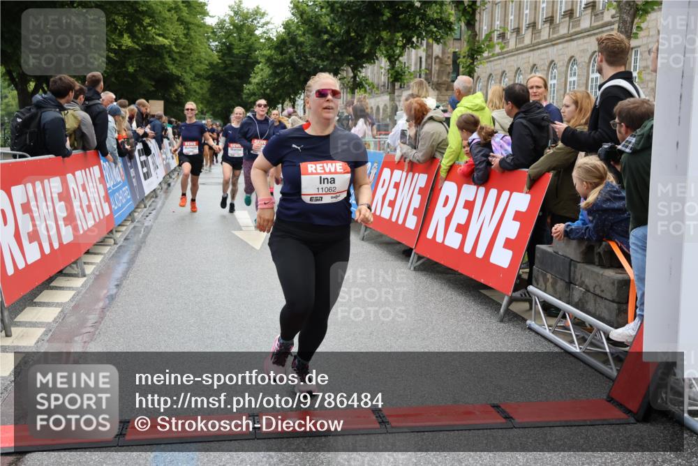 14.06.2026 - REWE Women's Run Strokosch-Dieckow http://msf.ph/oto/9786484 14.06.2026 10:07:51 Ziel 10194, 10237, 10965, 11021, 11062, 11077, 11098, 11099 meine-sportfotos.de