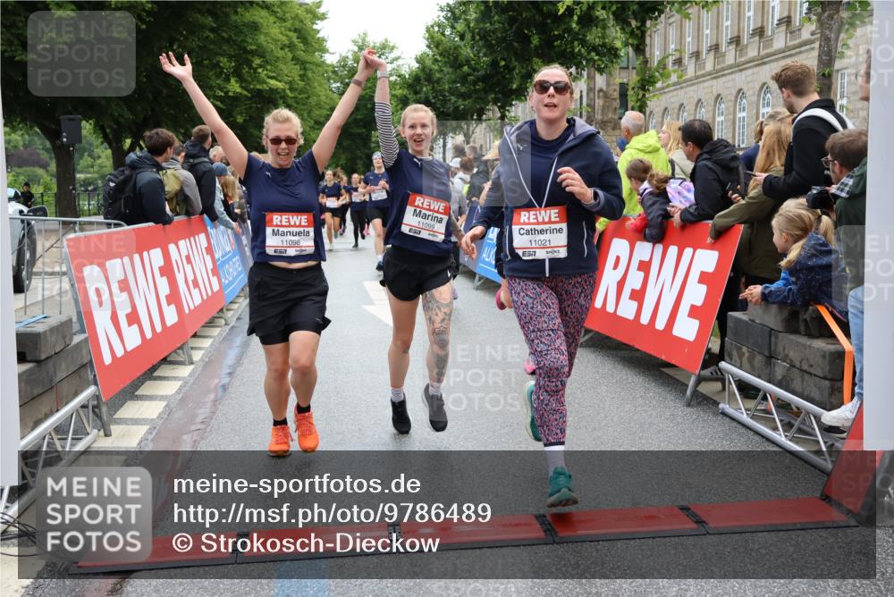 14.06.2026 - REWE Women's Run Strokosch-Dieckow http://msf.ph/oto/9786489 14.06.2026 10:07:53 Ziel 10194, 10237, 11021, 11062, 11098, 11099, 11496 meine-sportfotos.de