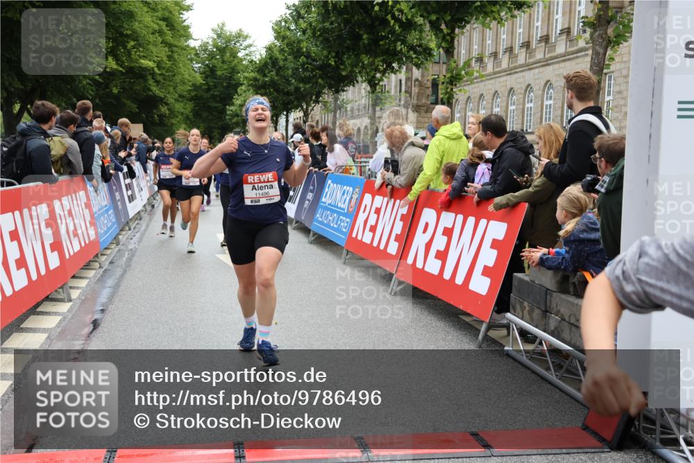 14.06.2026 - REWE Women's Run Strokosch-Dieckow http://msf.ph/oto/9786496 14.06.2026 10:07:57 Ziel 10126, 10164, 10194, 10237, 10852, 11021, 11062, 11098, 11099, 11156, 11496 meine-sportfotos.de