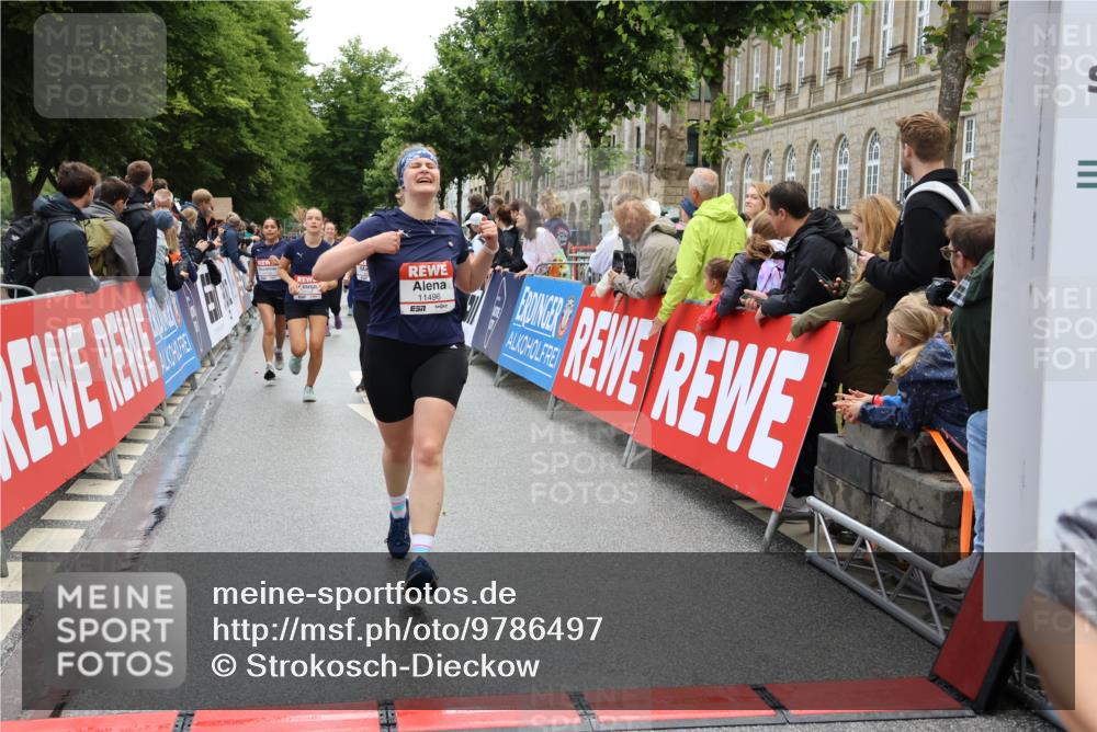 14.06.2026 - REWE Women's Run Strokosch-Dieckow http://msf.ph/oto/9786497 14.06.2026 10:07:57 Ziel 10126, 10164, 10194, 10237, 10852, 11021, 11062, 11098, 11099, 11156, 11496 meine-sportfotos.de