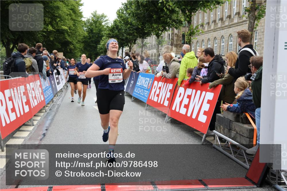 14.06.2026 - REWE Women's Run Strokosch-Dieckow http://msf.ph/oto/9786498 14.06.2026 10:07:57 Ziel 10126, 10164, 10194, 10237, 10852, 11021, 11062, 11098, 11099, 11156, 11496 meine-sportfotos.de