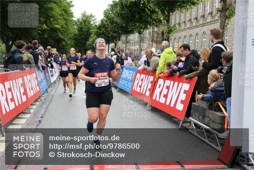 14.06.2026 - REWE Women's Run Strokosch-Dieckow http://msf.ph/oto/9786500 14.06.2026 10:07:57 Ziel 10126, 10164, 10194, 10237, 10852, 11021, 11062, 11098, 11099, 11156, 11496 meine-sportfotos.de