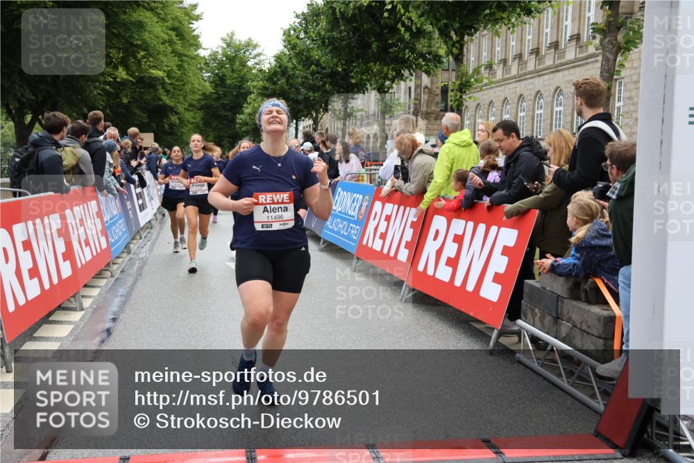 14.06.2026 - REWE Women's Run Strokosch-Dieckow http://msf.ph/oto/9786501 14.06.2026 10:07:57 Ziel 10126, 10164, 10194, 10237, 10852, 11021, 11062, 11098, 11099, 11156, 11496 meine-sportfotos.de