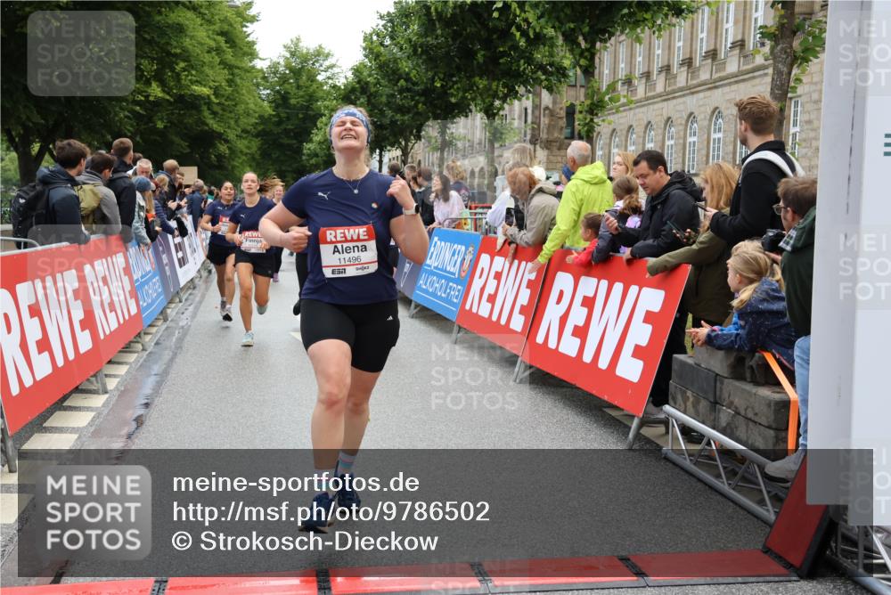 14.06.2026 - REWE Women's Run Strokosch-Dieckow http://msf.ph/oto/9786502 14.06.2026 10:07:57 Ziel 10126, 10164, 10194, 10237, 10852, 11021, 11062, 11098, 11099, 11156, 11496 meine-sportfotos.de