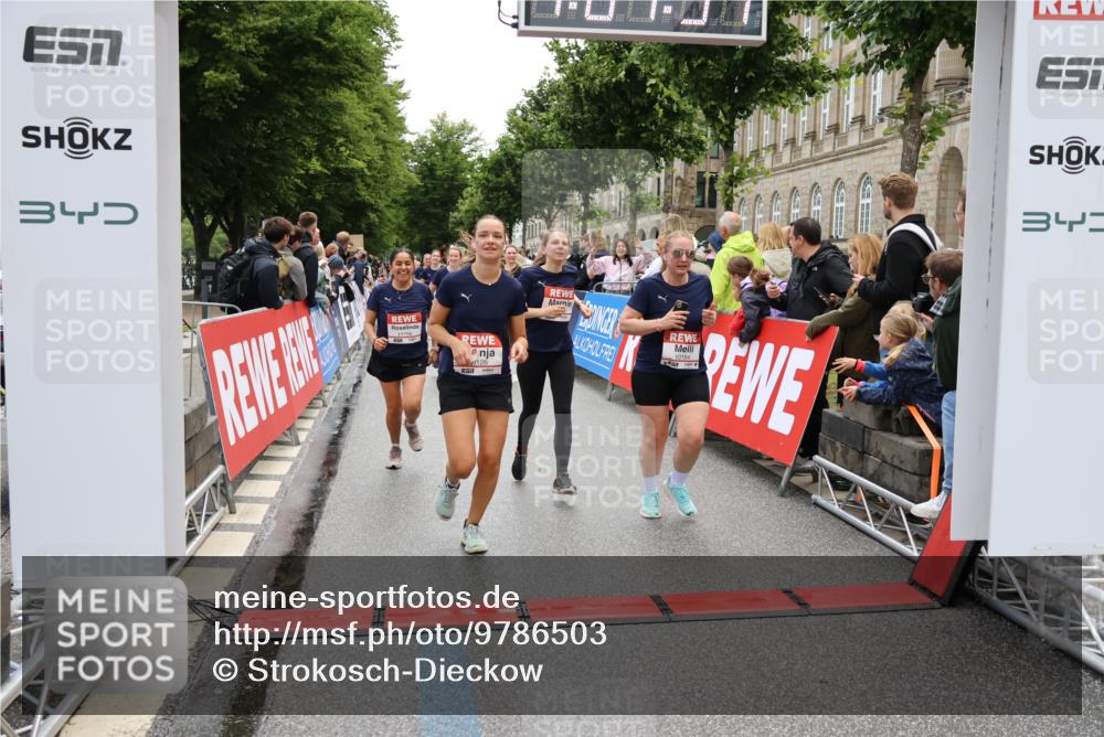 14.06.2026 - REWE Women's Run Strokosch-Dieckow http://msf.ph/oto/9786503 14.06.2026 10:07:59 Ziel 10126, 10164, 10194, 10237, 10350, 10852, 11021, 11033, 11062, 11063, 11098, 11099, 11156, 11496 meine-sportfotos.de