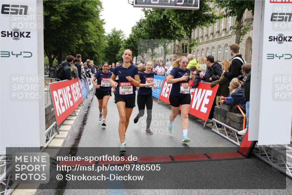 14.06.2026 - REWE Women's Run Strokosch-Dieckow http://msf.ph/oto/9786505 14.06.2026 10:07:59 Ziel 10126, 10164, 10194, 10237, 10350, 10852, 11021, 11033, 11062, 11063, 11098, 11099, 11156, 11496 meine-sportfotos.de