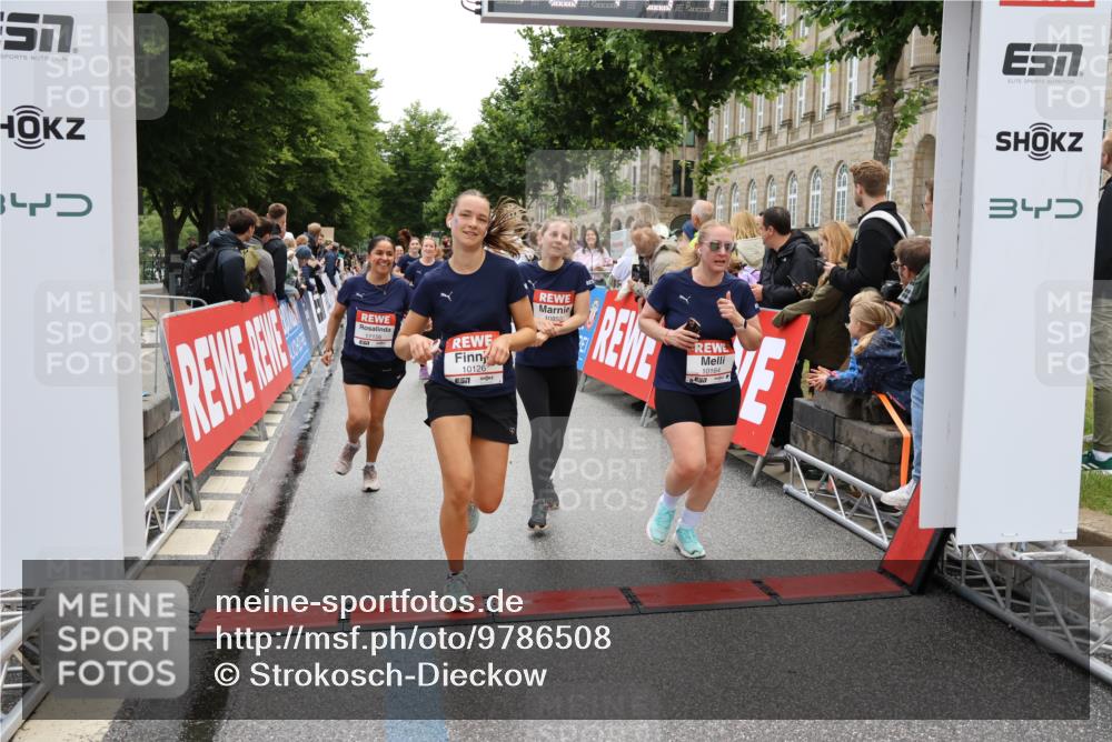 14.06.2026 - REWE Women's Run Strokosch-Dieckow http://msf.ph/oto/9786508 14.06.2026 10:07:59 Ziel 10126, 10164, 10194, 10237, 10350, 10852, 11021, 11033, 11062, 11063, 11098, 11099, 11156, 11496 meine-sportfotos.de