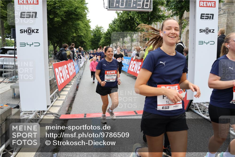 14.06.2026 - REWE Women's Run Strokosch-Dieckow http://msf.ph/oto/9786509 14.06.2026 10:08:00 Ziel 10126, 10164, 10194, 10237, 10350, 10414, 10685, 10852, 11021, 11033, 11063, 11098, 11099, 11156, 11496 meine-sportfotos.de