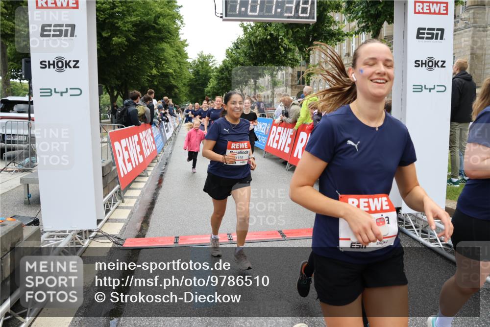 14.06.2026 - REWE Women's Run Strokosch-Dieckow http://msf.ph/oto/9786510 14.06.2026 10:08:01 Ziel 10126, 10164, 10194, 10213, 10237, 10350, 10414, 10685, 10852, 11021, 11033, 11063, 11073, 11098, 11099, 11156, 11496 meine-sportfotos.de