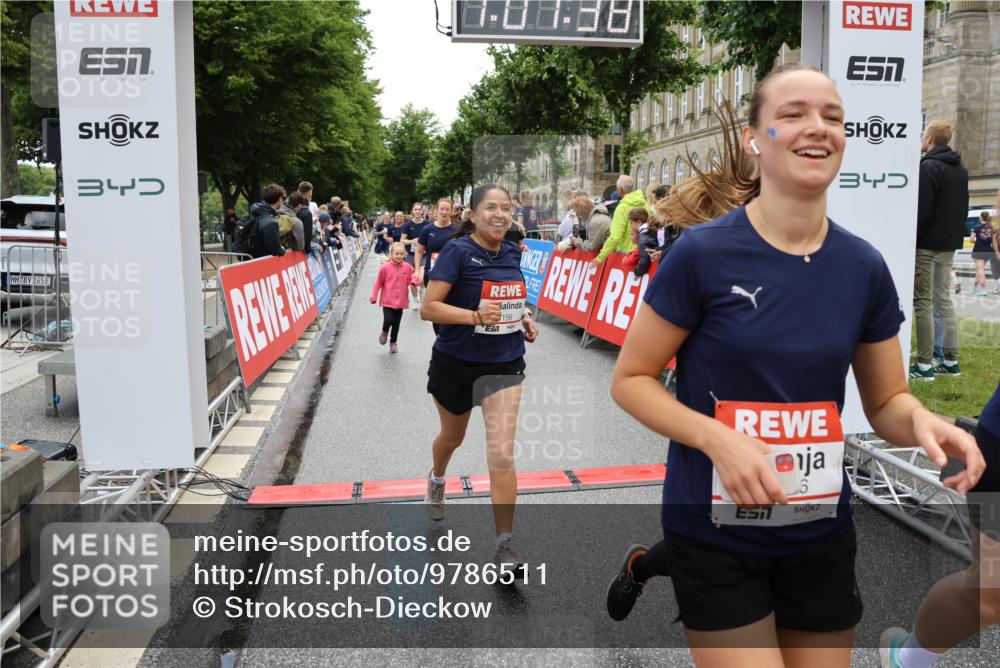 14.06.2026 - REWE Women's Run Strokosch-Dieckow http://msf.ph/oto/9786511 14.06.2026 10:08:01 Ziel 10126, 10164, 10194, 10213, 10237, 10350, 10414, 10685, 10852, 11021, 11033, 11063, 11073, 11098, 11099, 11156, 11496 meine-sportfotos.de
