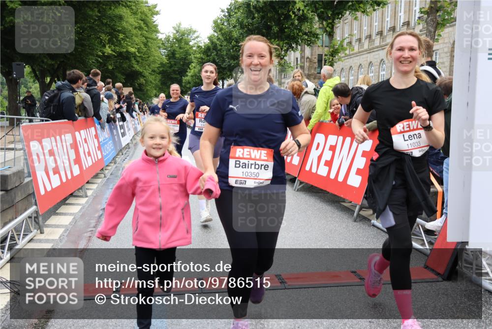14.06.2026 - REWE Women's Run Strokosch-Dieckow http://msf.ph/oto/9786515 14.06.2026 10:08:03 Ziel 10126, 10164, 10194, 10213, 10350, 10414, 10685, 10852, 11033, 11063, 11073, 11156, 11496 meine-sportfotos.de