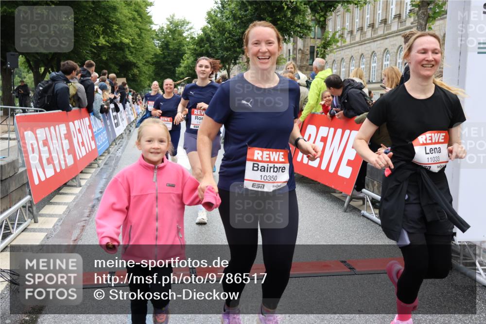 14.06.2026 - REWE Women's Run Strokosch-Dieckow http://msf.ph/oto/9786517 14.06.2026 10:08:03 Ziel 10126, 10164, 10194, 10213, 10350, 10414, 10685, 10852, 11033, 11063, 11073, 11156, 11496 meine-sportfotos.de