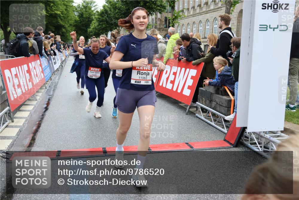 14.06.2026 - REWE Women's Run Strokosch-Dieckow http://msf.ph/oto/9786520 14.06.2026 10:08:04 Ziel 10126, 10164, 10213, 10350, 10414, 10685, 10852, 11033, 11063, 11073, 11156, 11496 meine-sportfotos.de