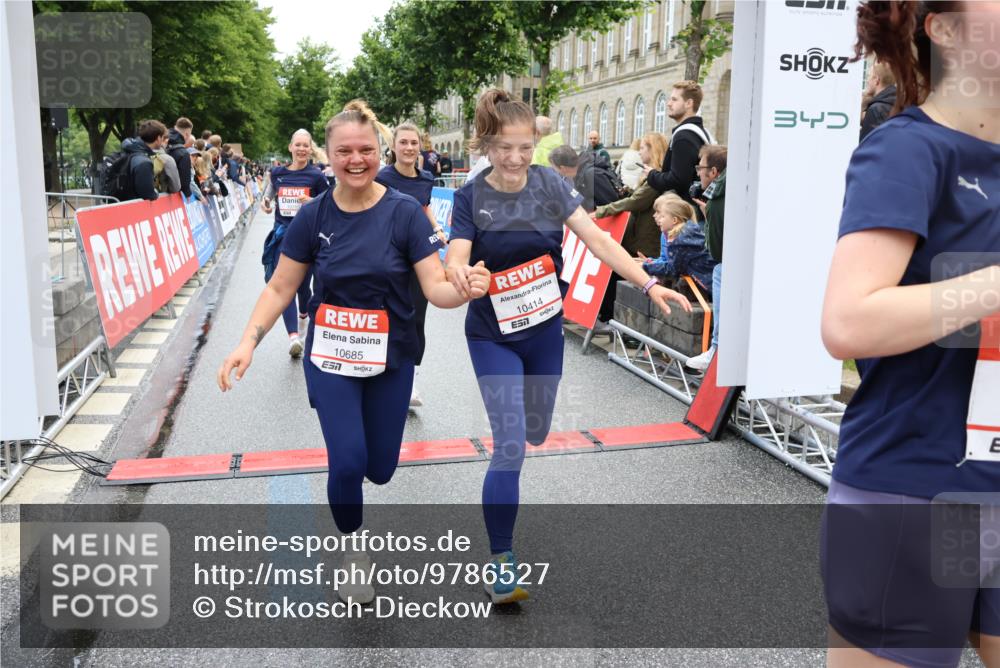 14.06.2026 - REWE Women's Run Strokosch-Dieckow http://msf.ph/oto/9786527 14.06.2026 10:08:05 Ziel 10126, 10164, 10213, 10350, 10414, 10685, 10852, 11033, 11063, 11073, 11156, 11496 meine-sportfotos.de