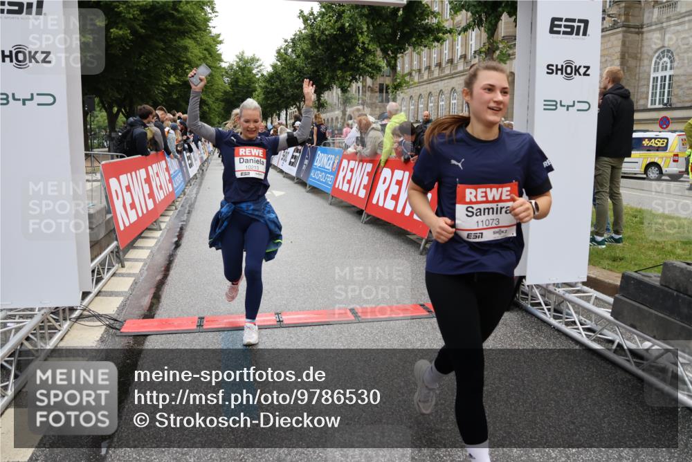 14.06.2026 - REWE Women's Run Strokosch-Dieckow http://msf.ph/oto/9786530 14.06.2026 10:08:06 Ziel 10126, 10164, 10213, 10350, 10414, 10685, 10852, 11033, 11063, 11073, 11156, 11480 meine-sportfotos.de