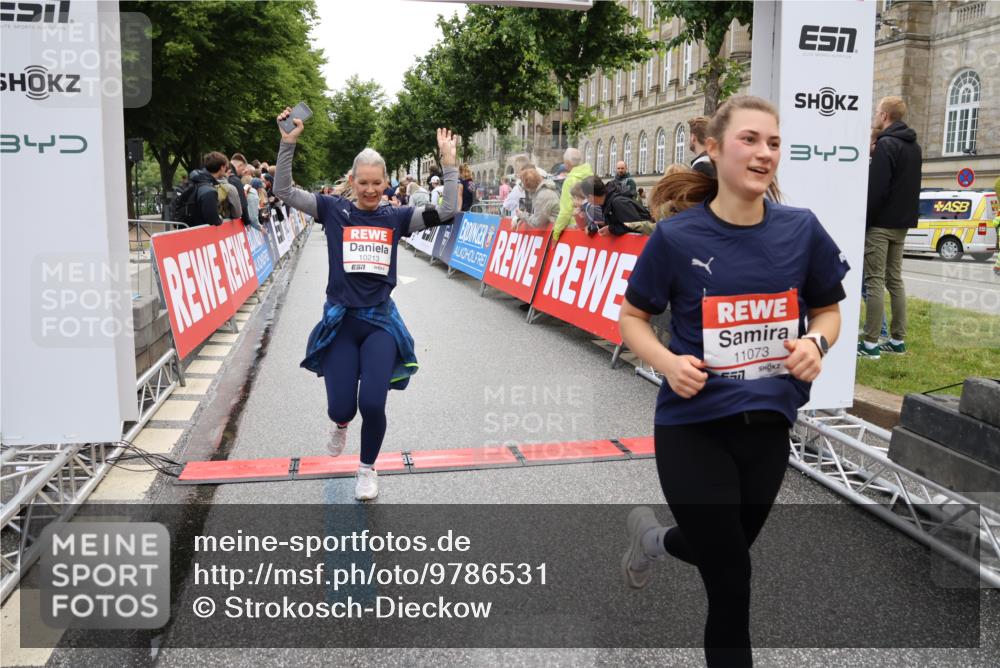 14.06.2026 - REWE Women's Run Strokosch-Dieckow http://msf.ph/oto/9786531 14.06.2026 10:08:06 Ziel 10126, 10164, 10213, 10350, 10414, 10685, 10852, 11033, 11063, 11073, 11156, 11480 meine-sportfotos.de