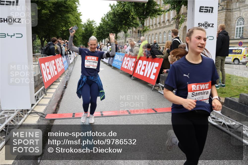 14.06.2026 - REWE Women's Run Strokosch-Dieckow http://msf.ph/oto/9786532 14.06.2026 10:08:06 Ziel 10126, 10164, 10213, 10350, 10414, 10685, 10852, 11033, 11063, 11073, 11156, 11480 meine-sportfotos.de