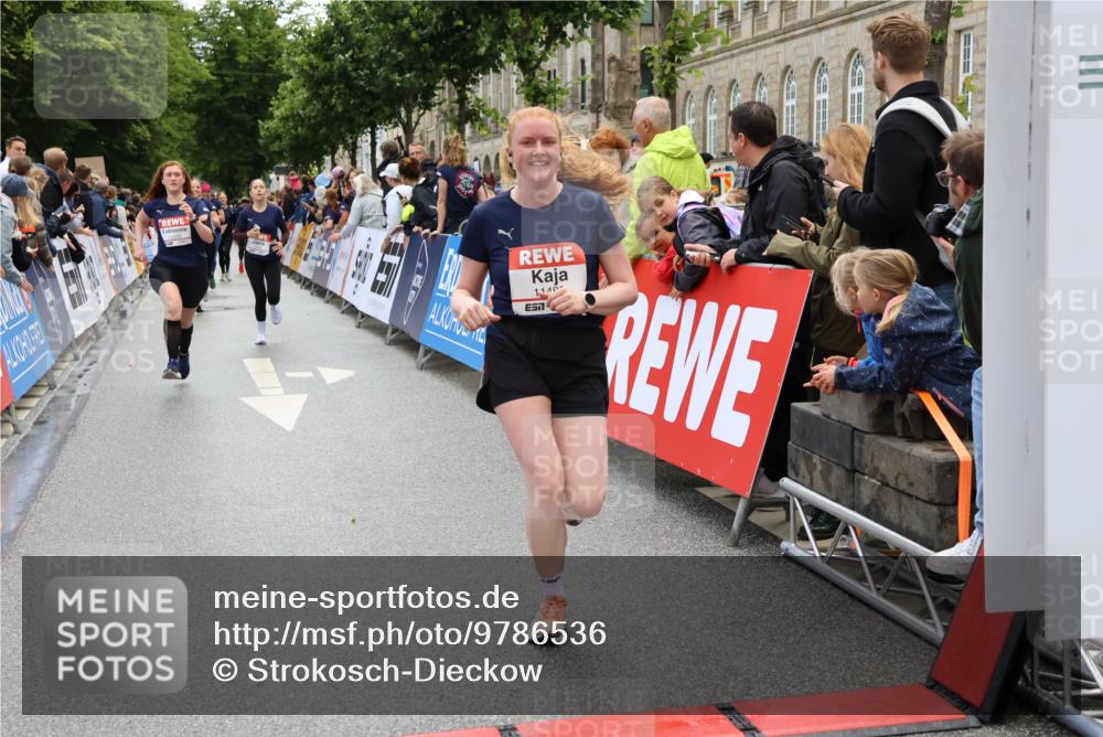 14.06.2026 - REWE Women's Run Strokosch-Dieckow http://msf.ph/oto/9786536 14.06.2026 10:08:10 Ziel 10213, 10350, 10414, 10685, 10739, 11033, 11063, 11073, 11145, 11480 meine-sportfotos.de