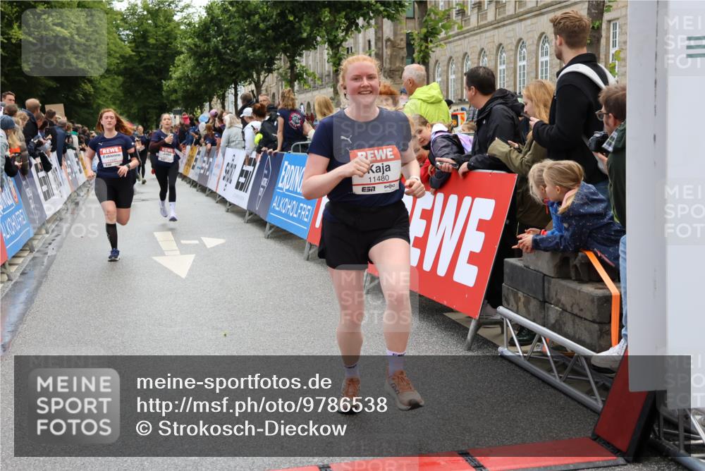 14.06.2026 - REWE Women's Run Strokosch-Dieckow http://msf.ph/oto/9786538 14.06.2026 10:08:10 Ziel 10213, 10350, 10414, 10685, 10739, 11033, 11063, 11073, 11145, 11480 meine-sportfotos.de