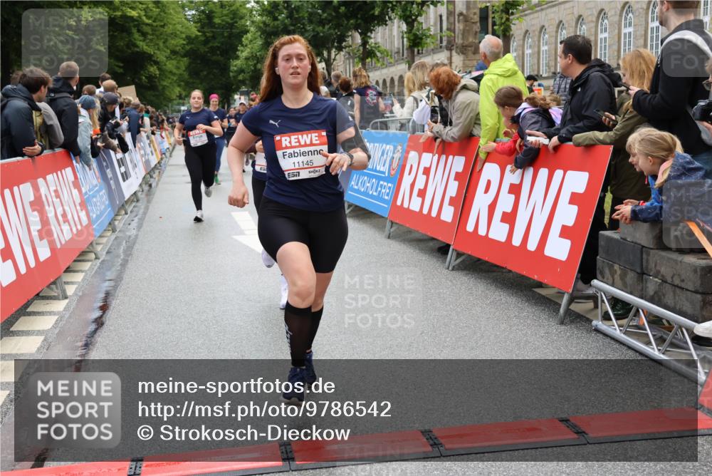 14.06.2026 - REWE Women's Run Strokosch-Dieckow http://msf.ph/oto/9786542 14.06.2026 10:08:12 Ziel 10213, 10414, 10685, 10739, 10743, 11073, 11145, 11480 meine-sportfotos.de