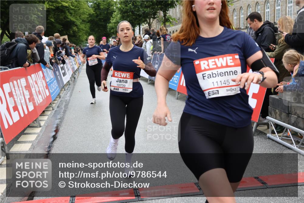 14.06.2026 - REWE Women's Run Strokosch-Dieckow http://msf.ph/oto/9786544 14.06.2026 10:08:13 Ziel 10213, 10739, 10743, 11073, 11145, 11393, 11480 meine-sportfotos.de