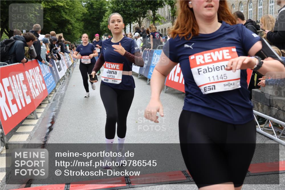 14.06.2026 - REWE Women's Run Strokosch-Dieckow http://msf.ph/oto/9786545 14.06.2026 10:08:13 Ziel 10213, 10739, 10743, 11073, 11145, 11393, 11480 meine-sportfotos.de