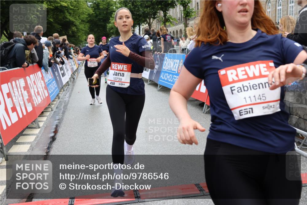 14.06.2026 - REWE Women's Run Strokosch-Dieckow http://msf.ph/oto/9786546 14.06.2026 10:08:13 Ziel 10213, 10739, 10743, 11073, 11145, 11393, 11480 meine-sportfotos.de
