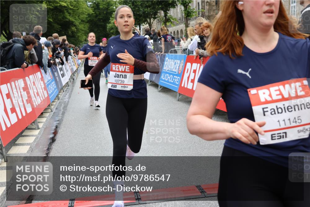 14.06.2026 - REWE Women's Run Strokosch-Dieckow http://msf.ph/oto/9786547 14.06.2026 10:08:13 Ziel 10213, 10739, 10743, 11073, 11145, 11393, 11480 meine-sportfotos.de