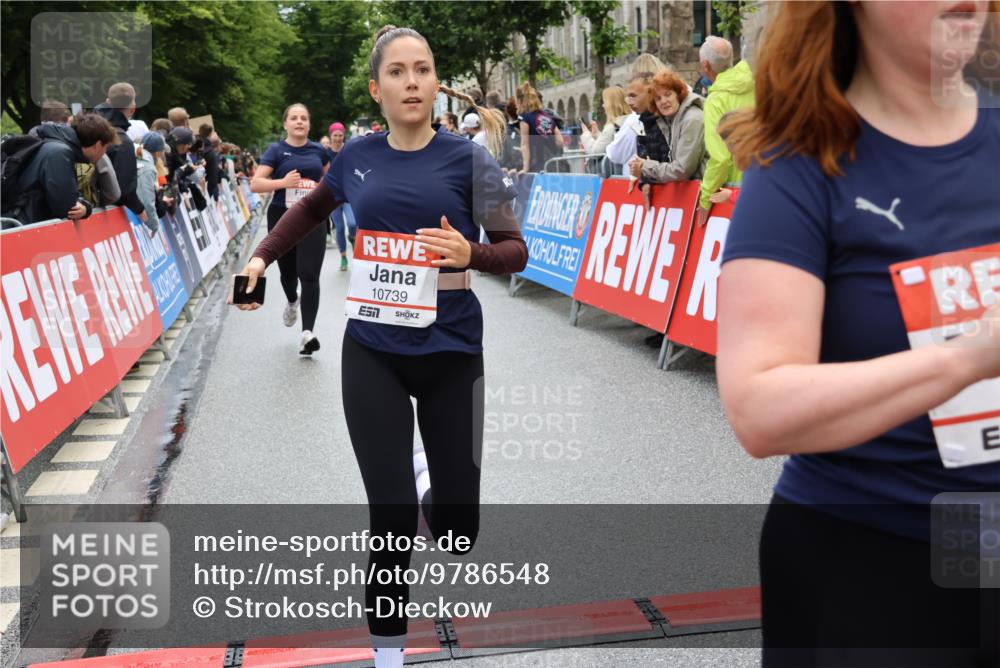 14.06.2026 - REWE Women's Run Strokosch-Dieckow http://msf.ph/oto/9786548 14.06.2026 10:08:13 Ziel 10213, 10739, 10743, 11073, 11145, 11393, 11480 meine-sportfotos.de