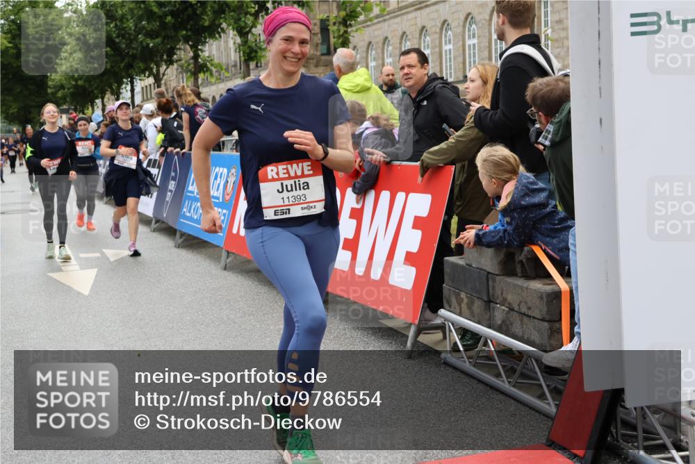 14.06.2026 - REWE Women's Run Strokosch-Dieckow http://msf.ph/oto/9786554 14.06.2026 10:08:17 Ziel 10353, 10723, 10739, 10743, 11145, 11376, 11393, 11480 meine-sportfotos.de