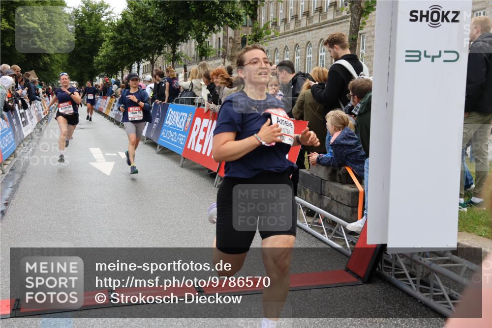 14.06.2026 - REWE Women's Run Strokosch-Dieckow http://msf.ph/oto/9786570 14.06.2026 10:08:31 Ziel 10574, 10578, 10760, 10764, 10963, 11525 meine-sportfotos.de