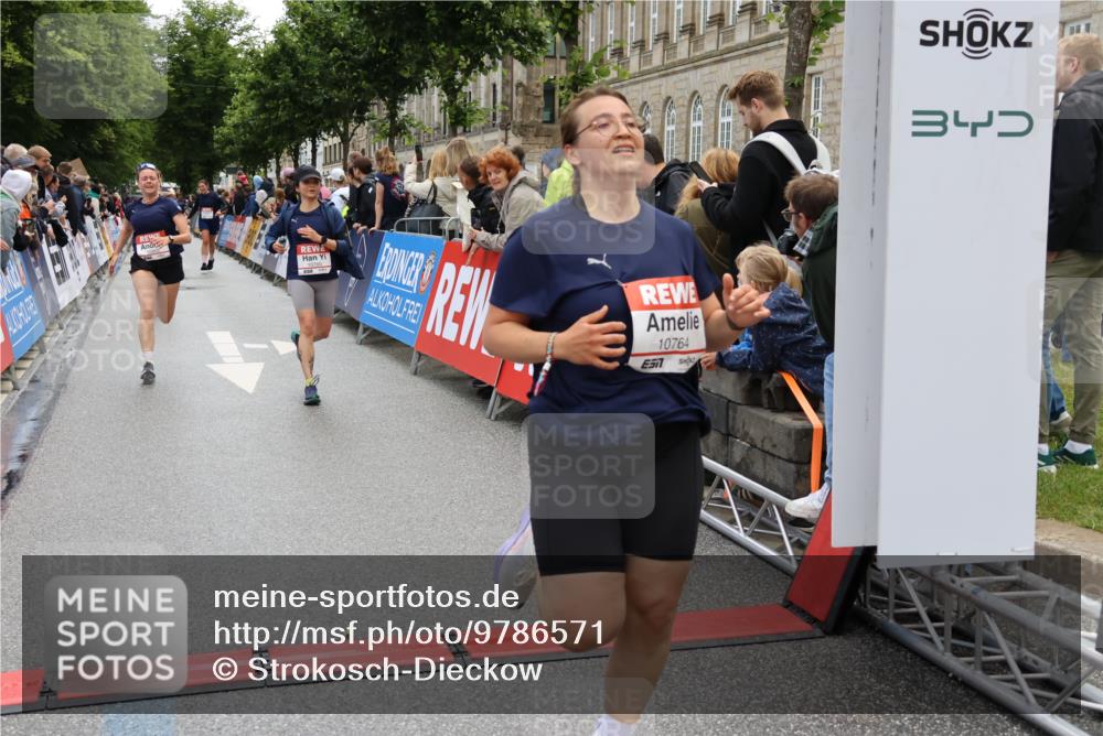 14.06.2026 - REWE Women's Run Strokosch-Dieckow http://msf.ph/oto/9786571 14.06.2026 10:08:31 Ziel 10574, 10578, 10760, 10764, 10963, 11525 meine-sportfotos.de