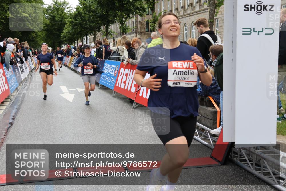 14.06.2026 - REWE Women's Run Strokosch-Dieckow http://msf.ph/oto/9786572 14.06.2026 10:08:31 Ziel 10574, 10578, 10760, 10764, 10963, 11525 meine-sportfotos.de