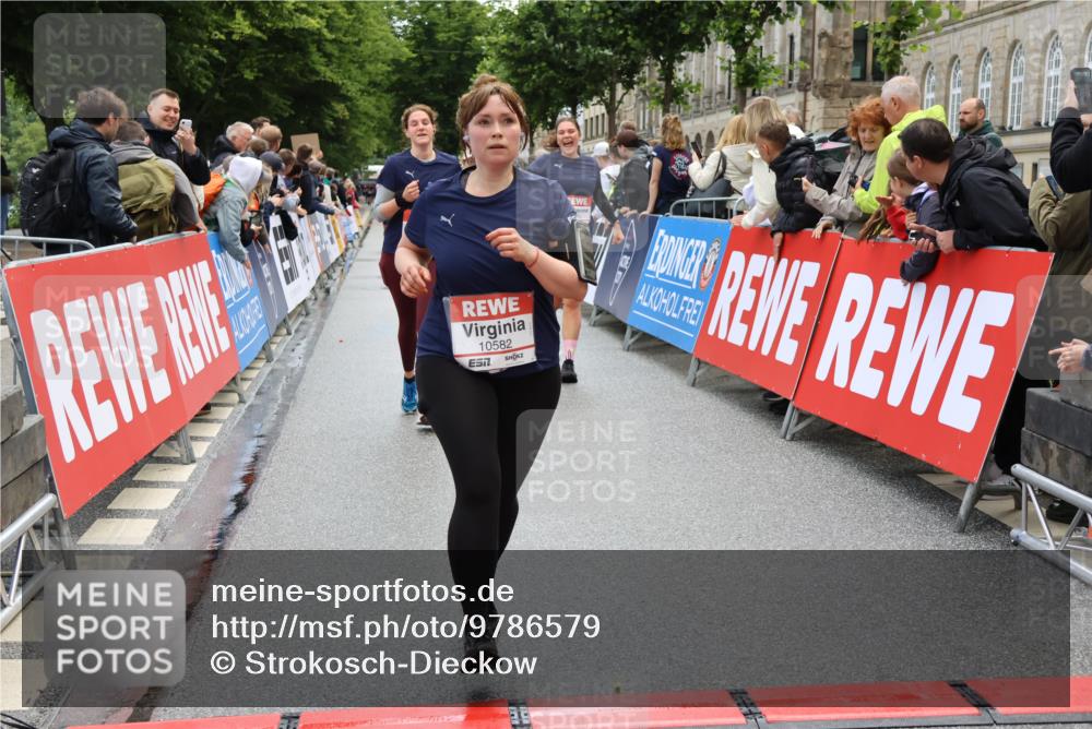 14.06.2026 - REWE Women's Run Strokosch-Dieckow http://msf.ph/oto/9786579 14.06.2026 10:08:36 Ziel 10504, 10582, 10760, 10764, 10766, 10963, 11176, 11200, 11525 meine-sportfotos.de