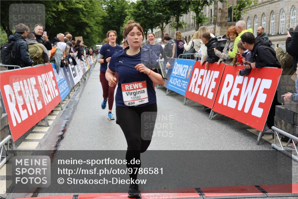 14.06.2026 - REWE Women's Run Strokosch-Dieckow http://msf.ph/oto/9786581 14.06.2026 10:08:36 Ziel 10504, 10582, 10760, 10764, 10766, 10963, 11176, 11200, 11525 meine-sportfotos.de
