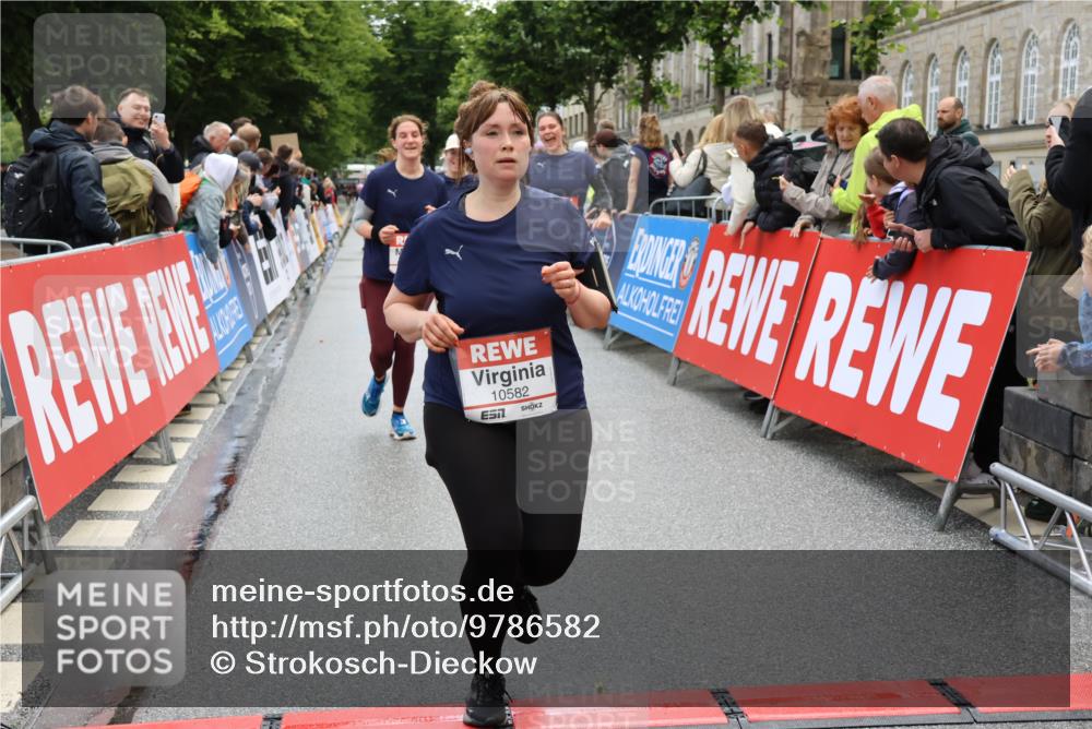 14.06.2026 - REWE Women's Run Strokosch-Dieckow http://msf.ph/oto/9786582 14.06.2026 10:08:36 Ziel 10504, 10582, 10760, 10764, 10766, 10963, 11176, 11200, 11525 meine-sportfotos.de