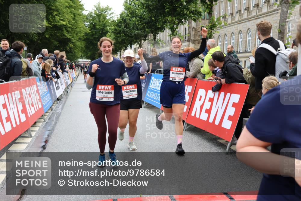 14.06.2026 - REWE Women's Run Strokosch-Dieckow http://msf.ph/oto/9786584 14.06.2026 10:08:37 Ziel 10504, 10582, 10760, 10764, 10766, 10963, 11176, 11200, 11525 meine-sportfotos.de