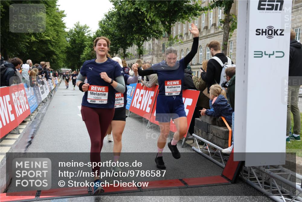 14.06.2026 - REWE Women's Run Strokosch-Dieckow http://msf.ph/oto/9786587 14.06.2026 10:08:38 Ziel 10504, 10582, 10760, 10764, 10766, 10963, 11176, 11200, 11525 meine-sportfotos.de