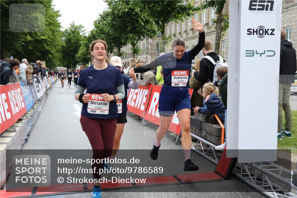 14.06.2026 - REWE Women's Run Strokosch-Dieckow http://msf.ph/oto/9786589 14.06.2026 10:08:38 Ziel 10504, 10582, 10760, 10764, 10766, 10963, 11176, 11200, 11525 meine-sportfotos.de