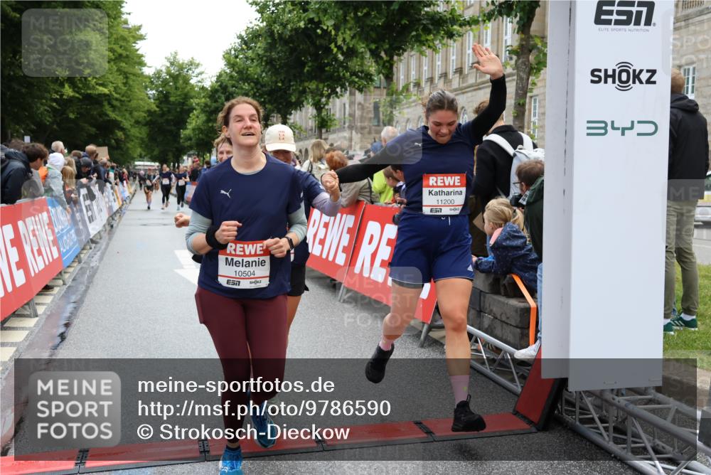 14.06.2026 - REWE Women's Run Strokosch-Dieckow http://msf.ph/oto/9786590 14.06.2026 10:08:38 Ziel 10504, 10582, 10760, 10764, 10766, 10963, 11176, 11200, 11525 meine-sportfotos.de
