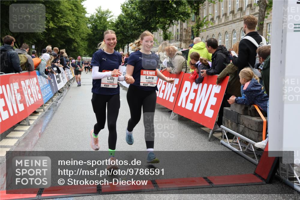 14.06.2026 - REWE Women's Run Strokosch-Dieckow http://msf.ph/oto/9786591 14.06.2026 10:08:44 Ziel 10114, 10361, 10504, 10582, 10766, 10846, 11176, 11200 meine-sportfotos.de