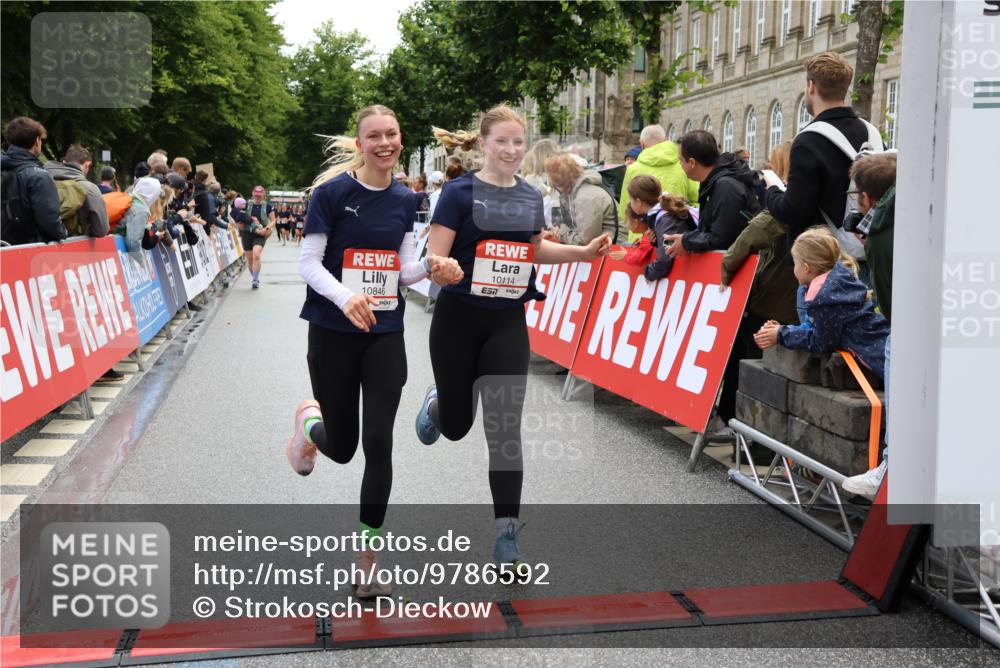 14.06.2026 - REWE Women's Run Strokosch-Dieckow http://msf.ph/oto/9786592 14.06.2026 10:08:44 Ziel 10114, 10361, 10504, 10582, 10766, 10846, 11176, 11200 meine-sportfotos.de