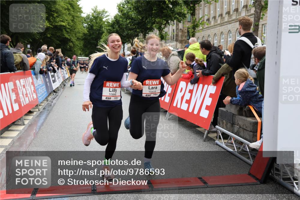 14.06.2026 - REWE Women's Run Strokosch-Dieckow http://msf.ph/oto/9786593 14.06.2026 10:08:44 Ziel 10114, 10361, 10504, 10582, 10766, 10846, 11176, 11200 meine-sportfotos.de
