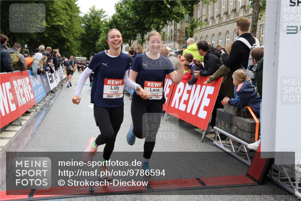 14.06.2026 - REWE Women's Run Strokosch-Dieckow http://msf.ph/oto/9786594 14.06.2026 10:08:45 Ziel 10114, 10361, 10504, 10766, 10846, 11176, 11200 meine-sportfotos.de