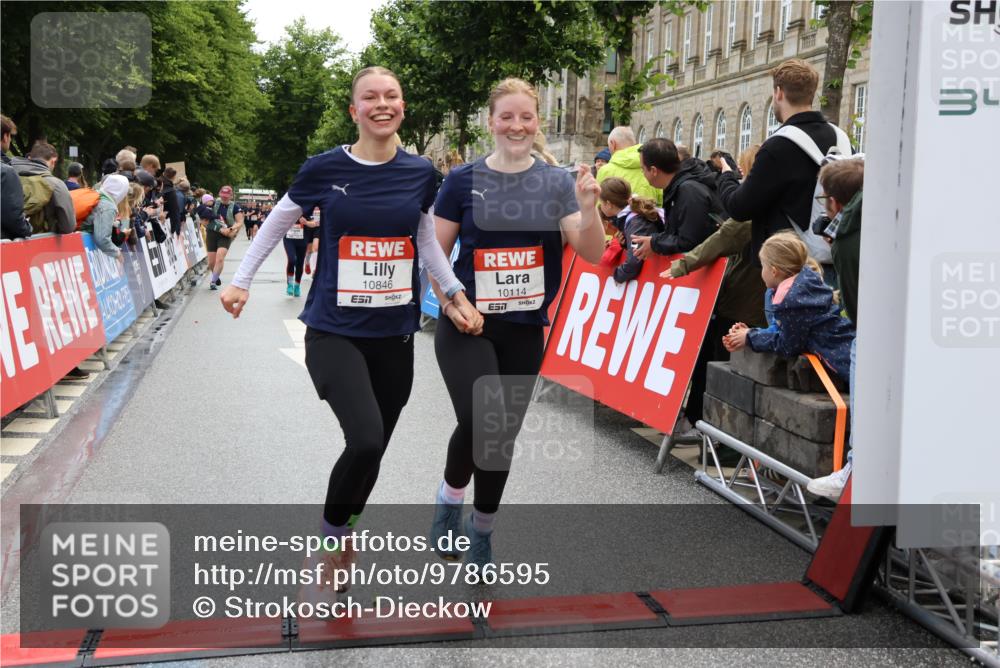 14.06.2026 - REWE Women's Run Strokosch-Dieckow http://msf.ph/oto/9786595 14.06.2026 10:08:45 Ziel 10114, 10361, 10504, 10766, 10846, 11176, 11200 meine-sportfotos.de