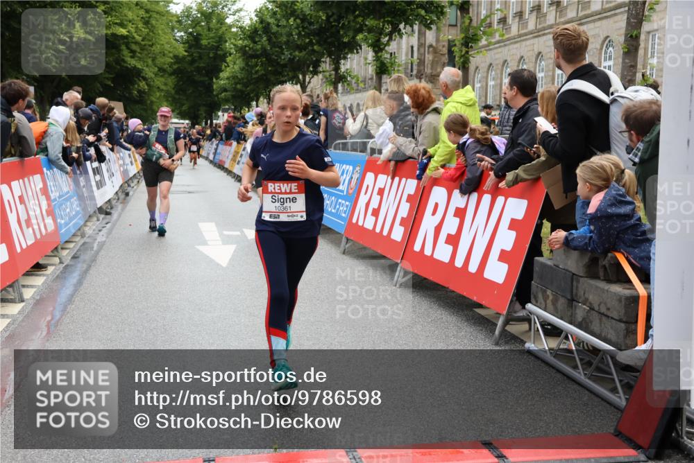 14.06.2026 - REWE Women's Run Strokosch-Dieckow http://msf.ph/oto/9786598 14.06.2026 10:08:48 Ziel 10022, 10114, 10361, 10846, 11071 meine-sportfotos.de