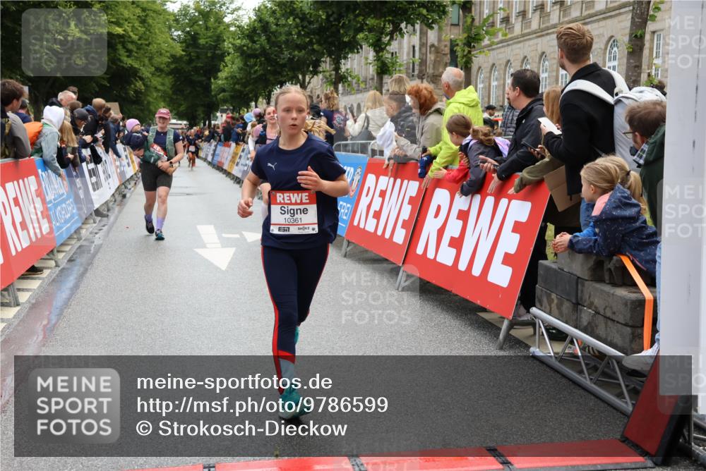 14.06.2026 - REWE Women's Run Strokosch-Dieckow http://msf.ph/oto/9786599 14.06.2026 10:08:48 Ziel 10022, 10114, 10361, 10846, 11071 meine-sportfotos.de