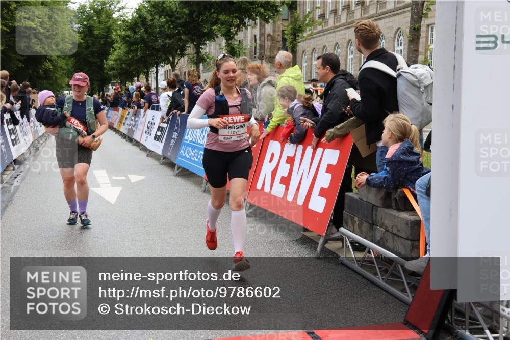 14.06.2026 - REWE Women's Run Strokosch-Dieckow http://msf.ph/oto/9786602 14.06.2026 10:08:50 Ziel 10022, 10114, 10361, 10846, 11071 meine-sportfotos.de